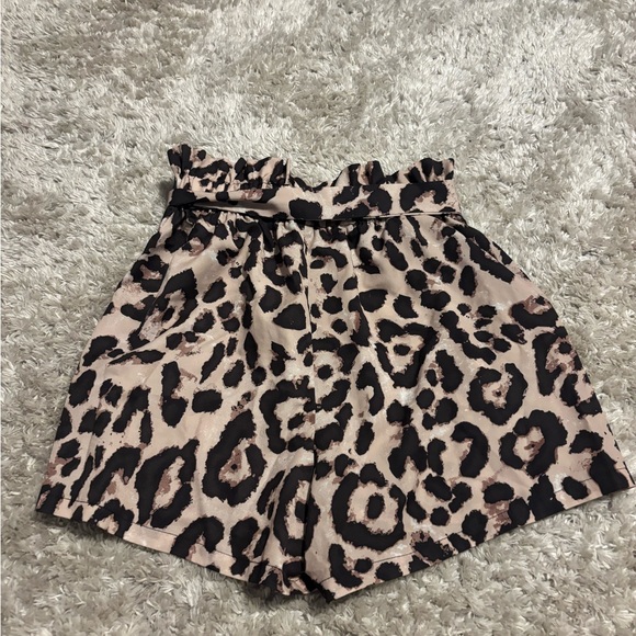 🎁 Leopard Print Shorts - Picture 4 of 5